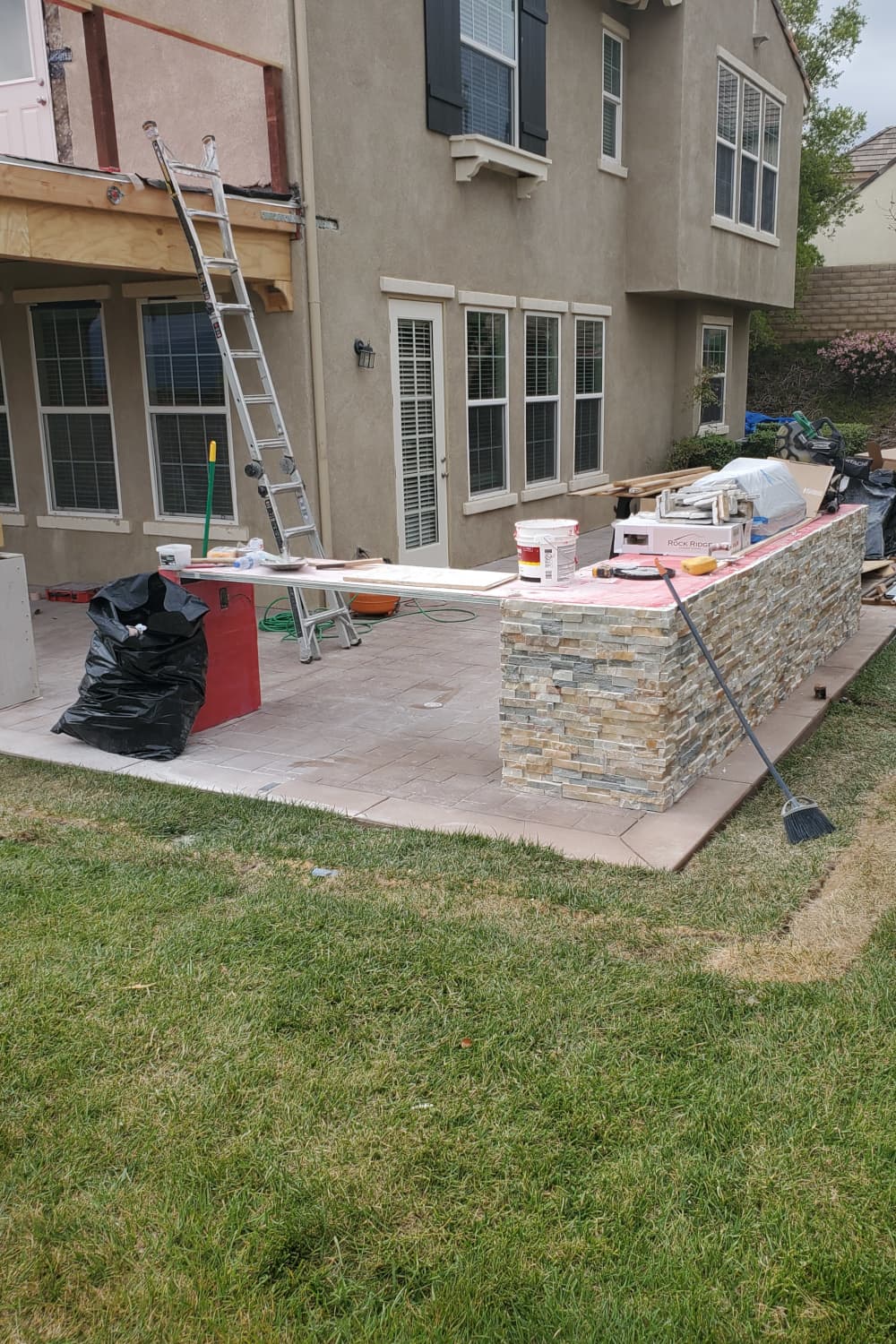 Outdoor living space — Simi Valley — photo 5