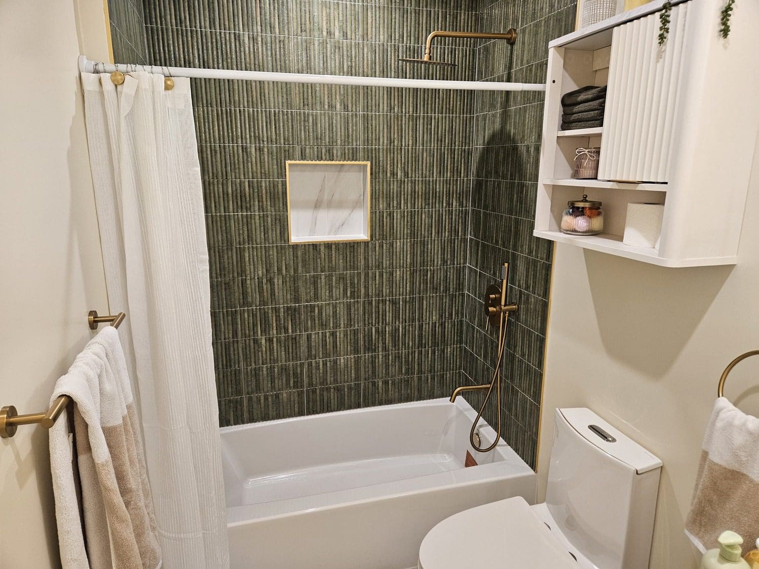 A bathroom with a toilet, tub and shower.