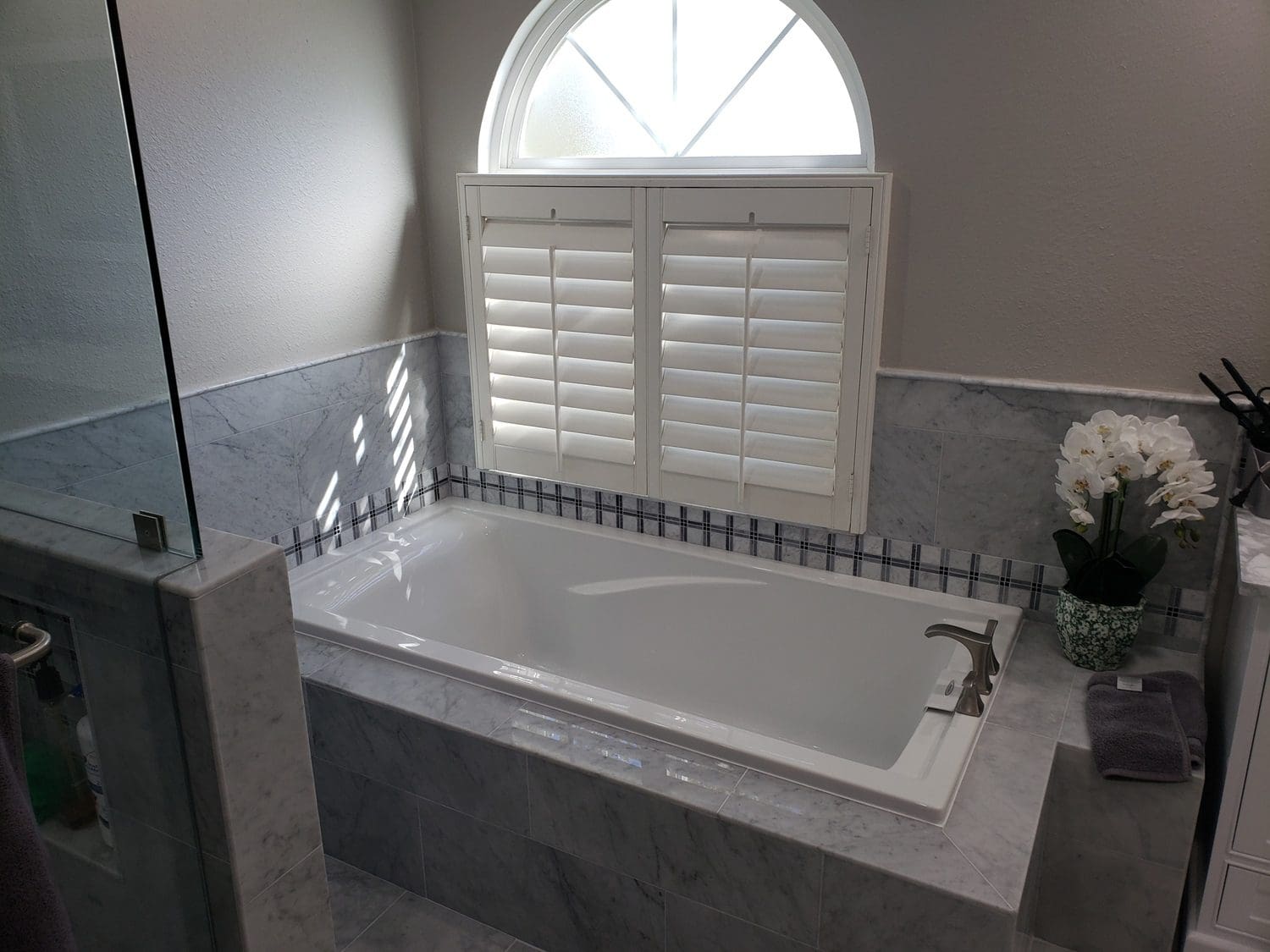 A bathroom with a tub and window in it