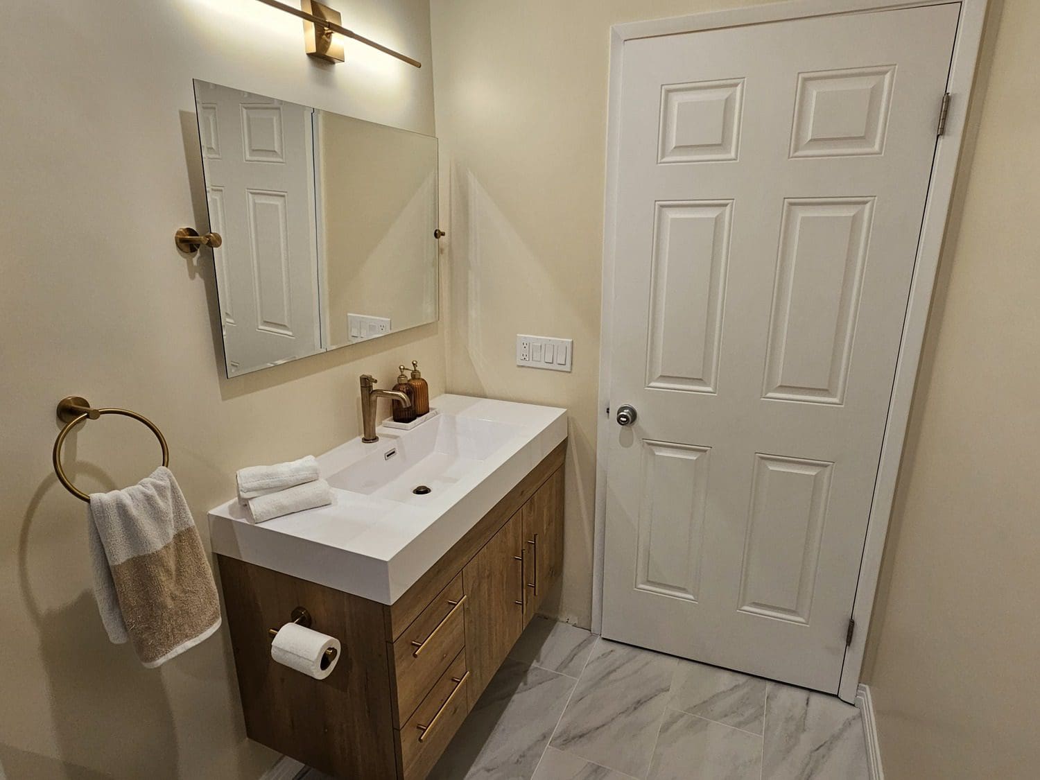 A bathroom with a sink and mirror in it